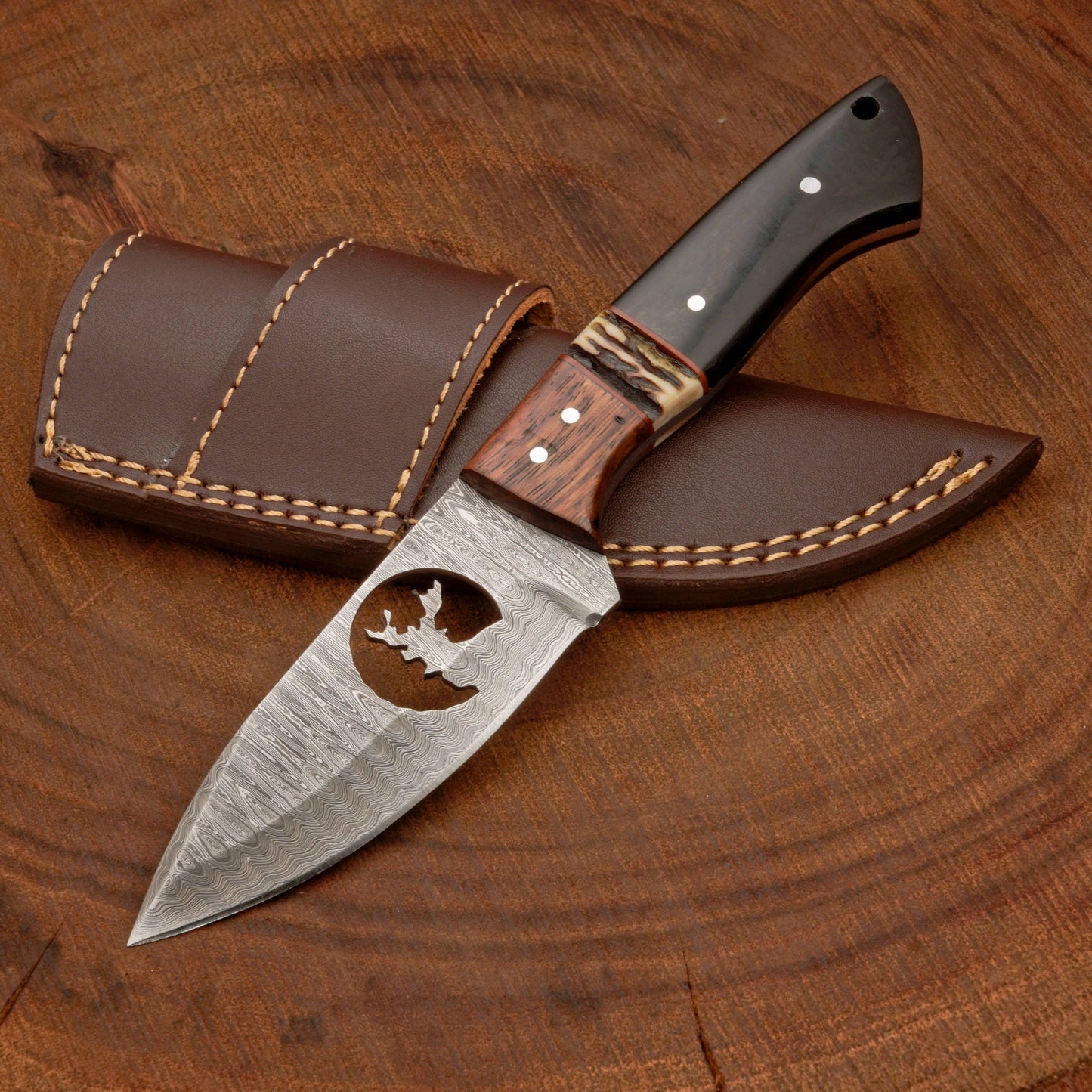 Full Tang Hand Forged Fixed Blade Damascus Steel Hunting Knife with Leather Sheath - Stag Antler handle