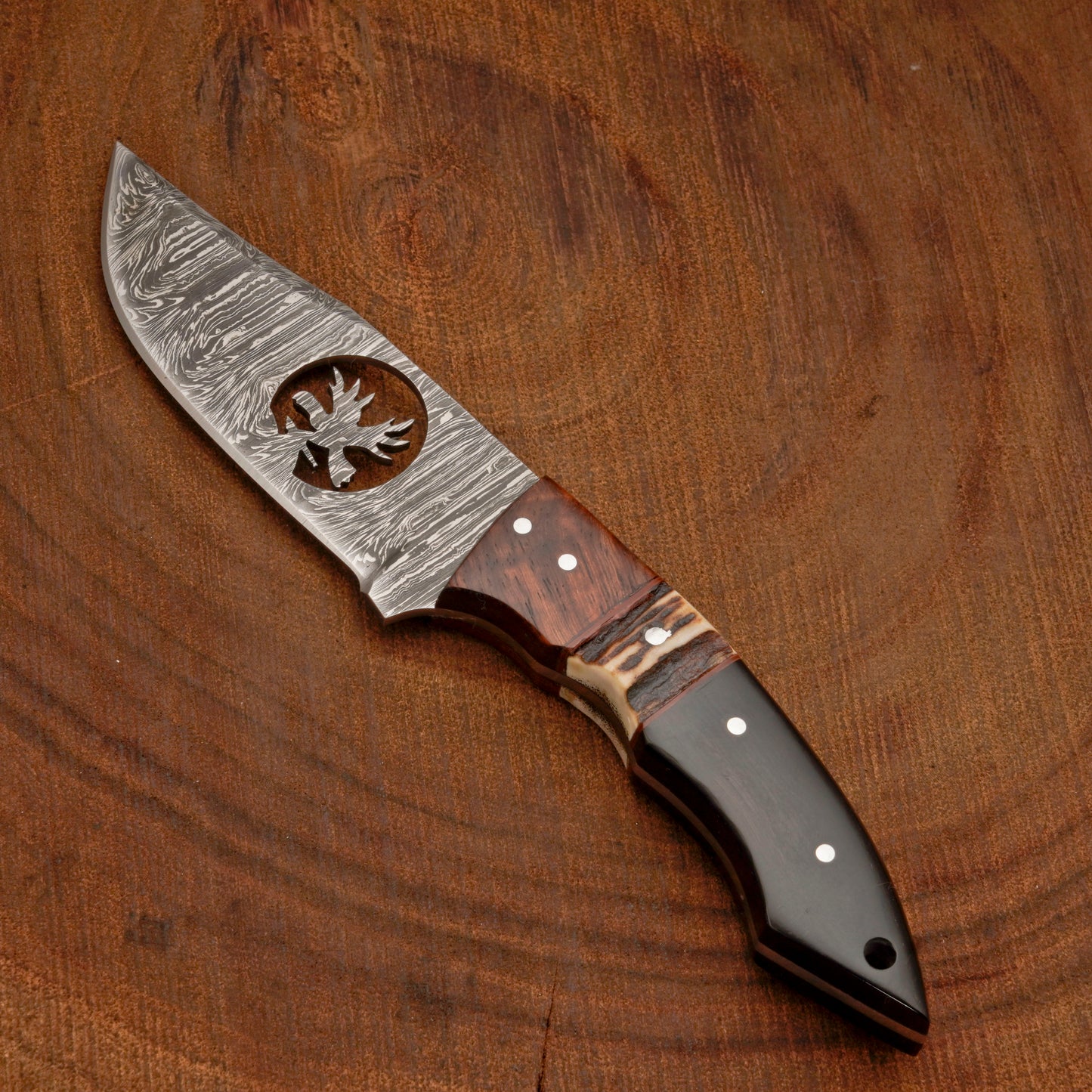 Full Tang Hand Forged Fixed Blade Damascus Steel Hunting Knife with Leather Sheath - Stag Antler handle